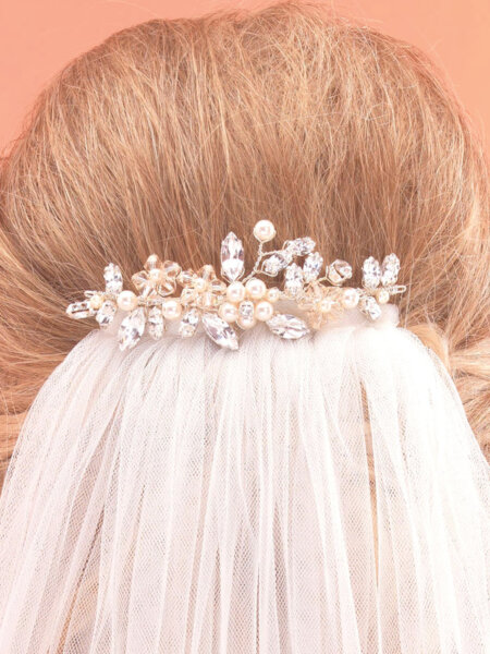 Pearl blossom diamante wedding veil comb.
