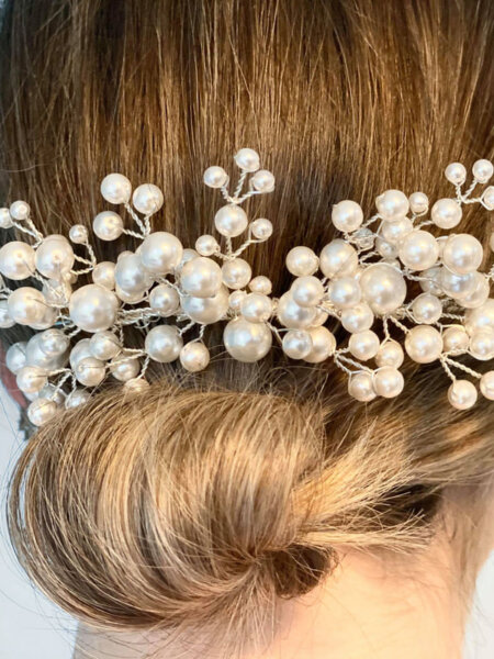 Pearl wedding veil comb.
