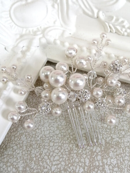 Pearl diamante and crystal wedding hair comb.
