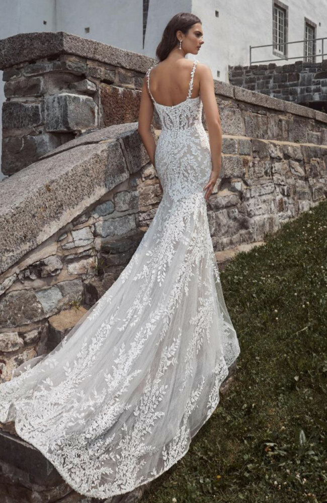 how to dress to a 90s party Lace Beach Wedding Dresses V-neck Backless Bridal Gown With Split OW510